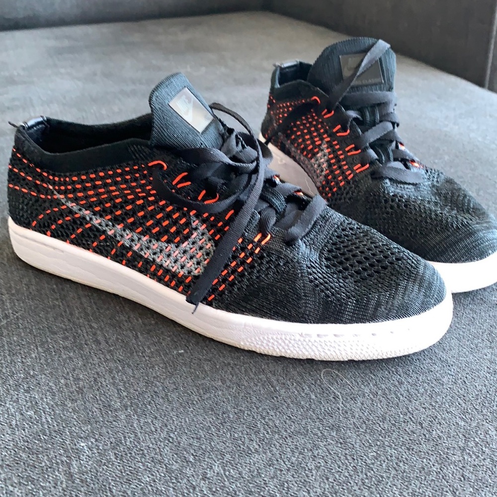 Black Flyknit tennis